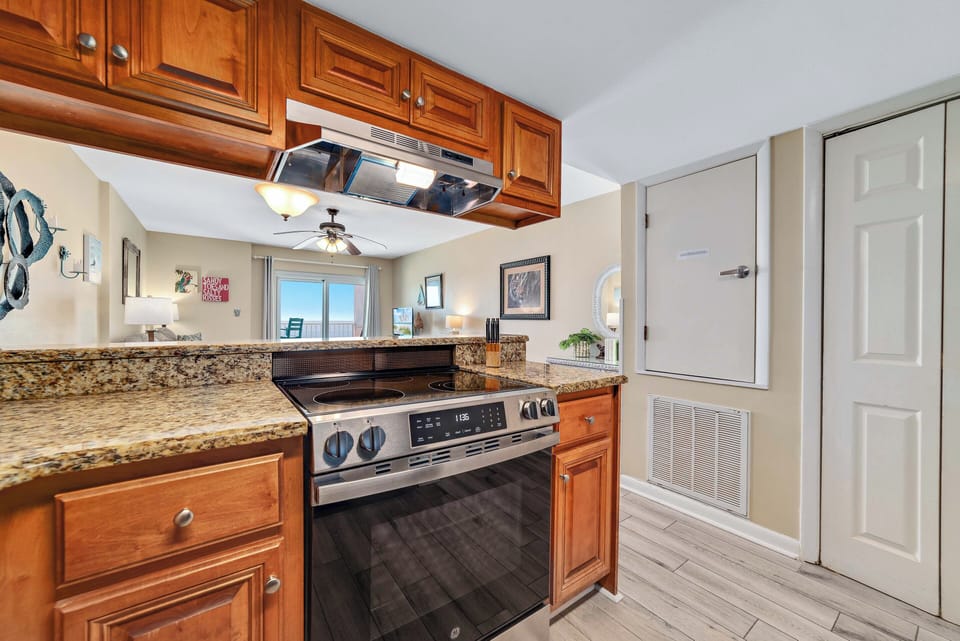 Full size stove and oven at Westwind 703.