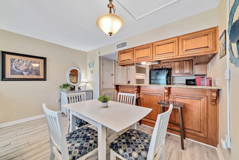 Dining table for four and breakfast bar with seating for 2 more at Westwind 703.