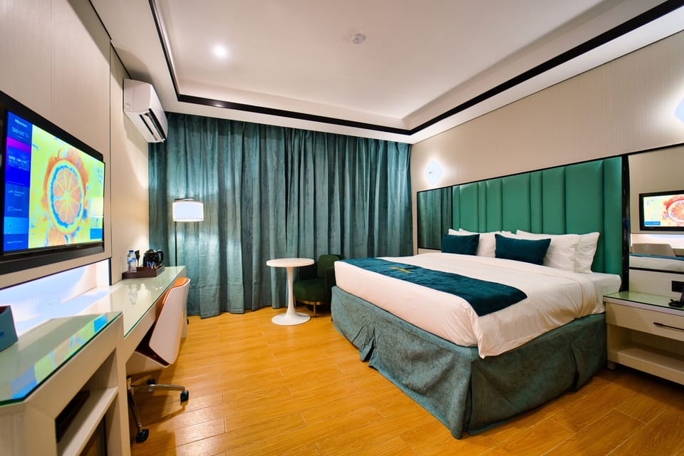 Classic Suite, City View | 1 bedroom, desk, laptop workspace, free WiFi