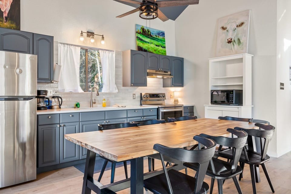 Dine-in kitchen