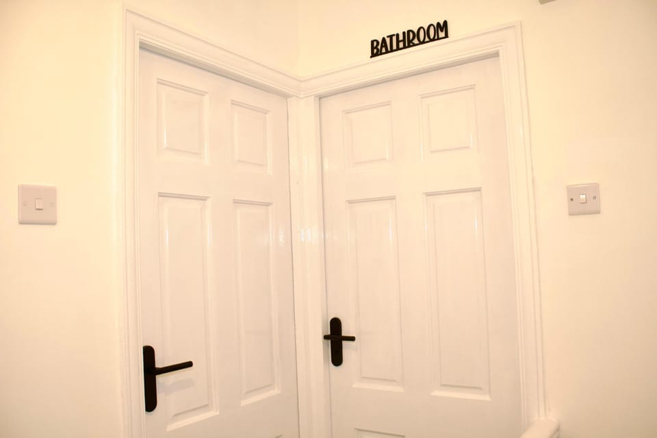Landing doors