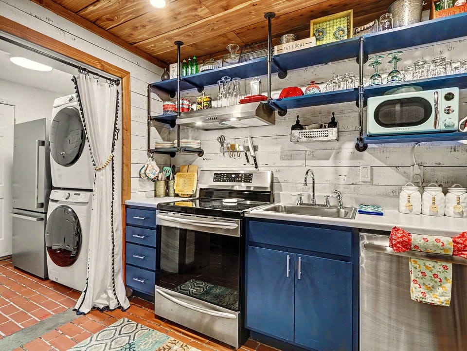 Fully equipped kitchen for easy vacation meals