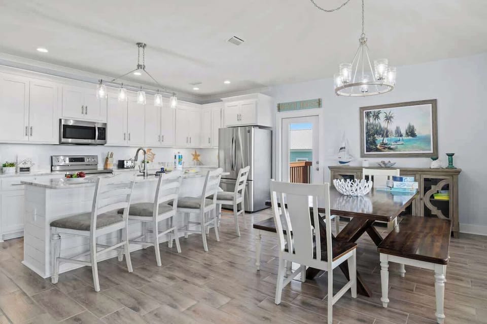 Experience the pleasure of dining with friends and family at our expansive dining space