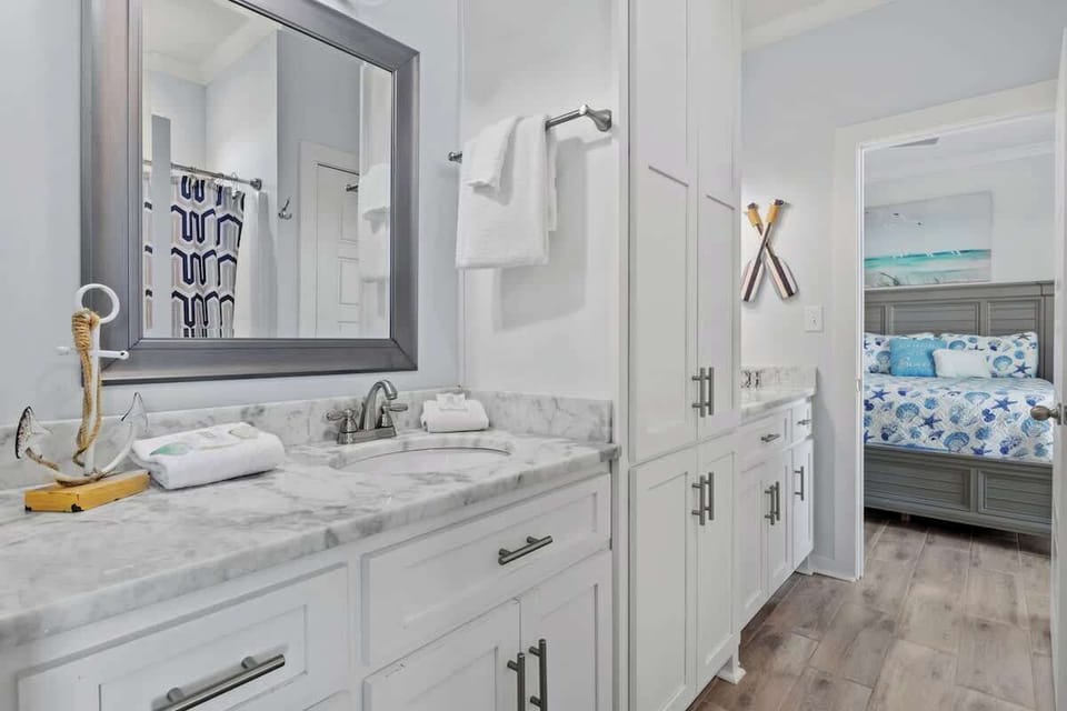A bright, clean, and well-equipped full bathroom awaits! Start your day feeling refreshed or wind down in a space designed for pure comfort #BathroomBliss