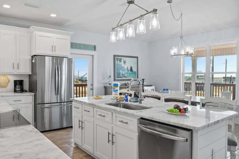 From morning coffee to gourmet meals, this full kitchen has everything you need for a seamless stay #CookInStyle