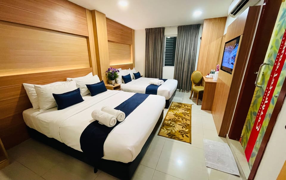 Deluxe Family Room | Minibar, in-room safe, desk, laptop workspace