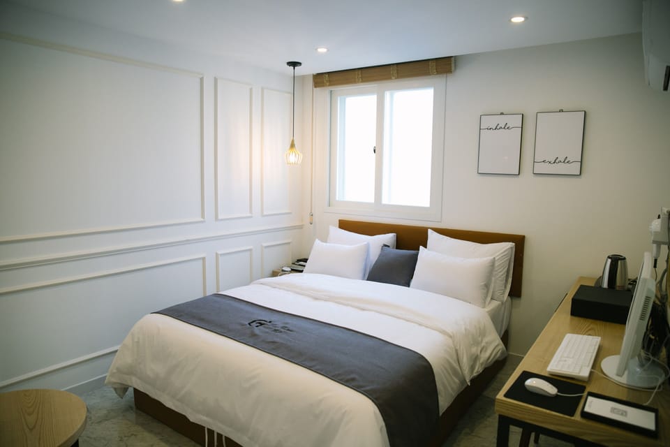 Deluxe Double Room | Hypo-allergenic bedding, laptop workspace, free WiFi, bed sheets