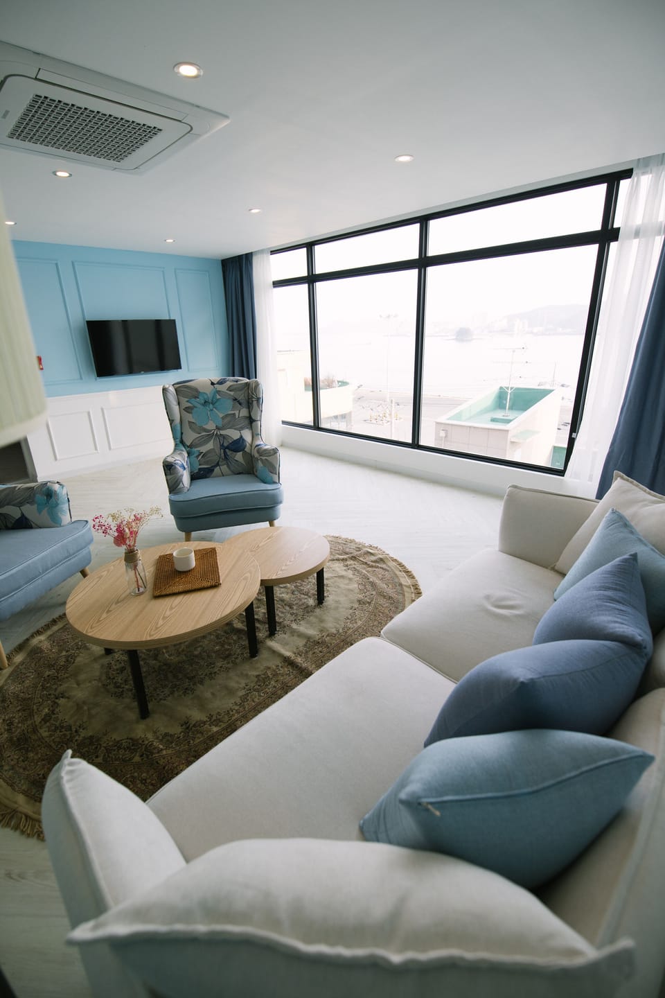 Premium Suite Ocean View, Floor-to-ceiling window, 2 Rooms, Ocean view available lying on bed | Hypo-allergenic bedding, laptop workspace, free WiFi, bed sheets