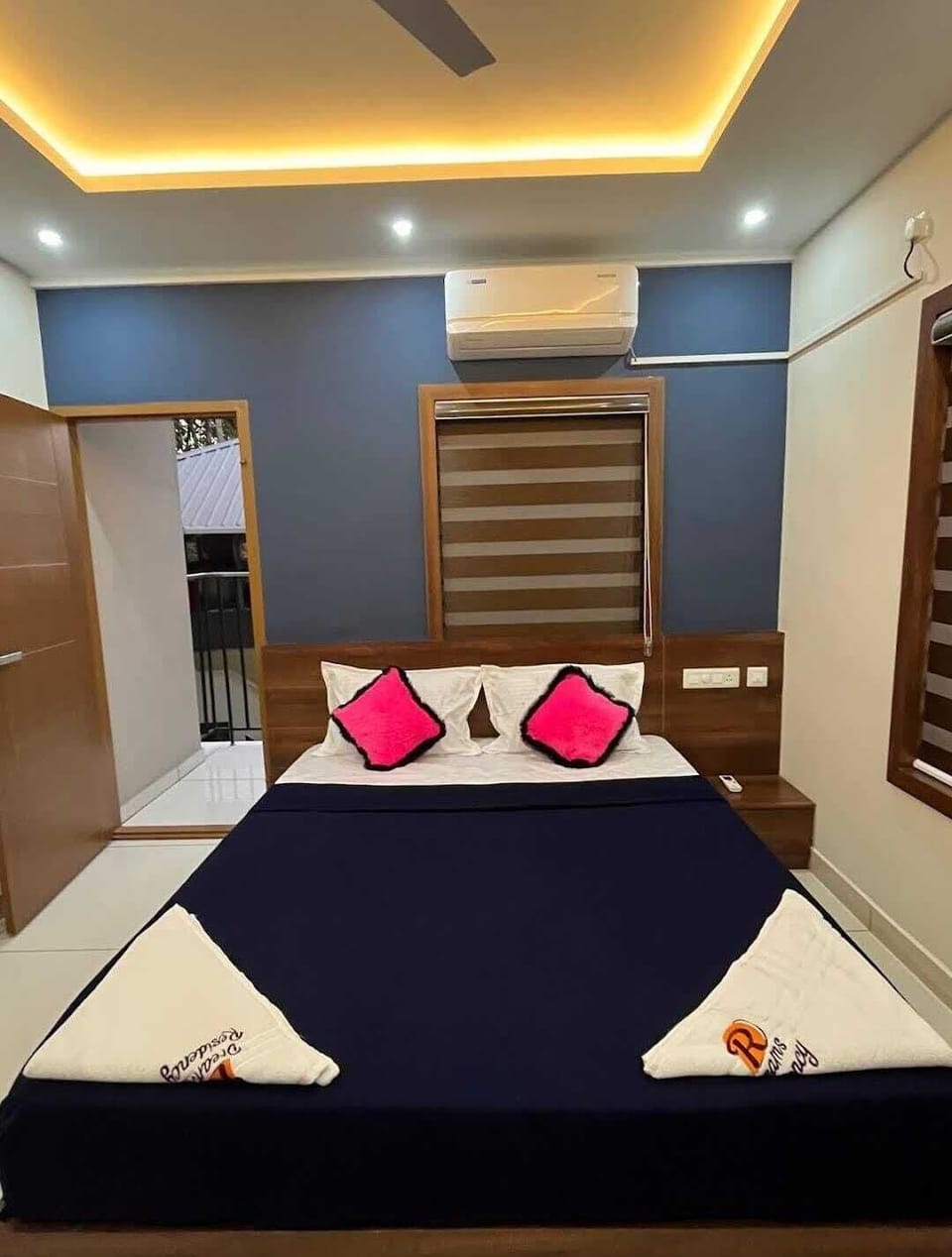 Deluxe Double or Twin Room, City View | Desk, laptop workspace, blackout drapes, free WiFi
