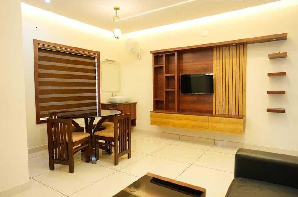 Deluxe Double or Twin Room, City View | Desk, laptop workspace, blackout drapes, free WiFi