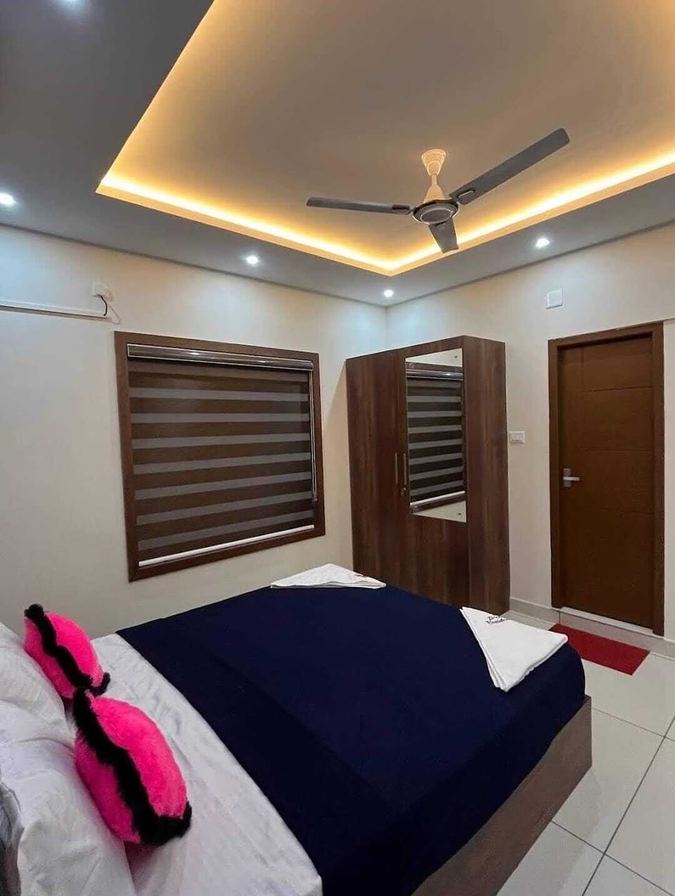 Deluxe Double or Twin Room, City View | Desk, laptop workspace, blackout drapes, free WiFi