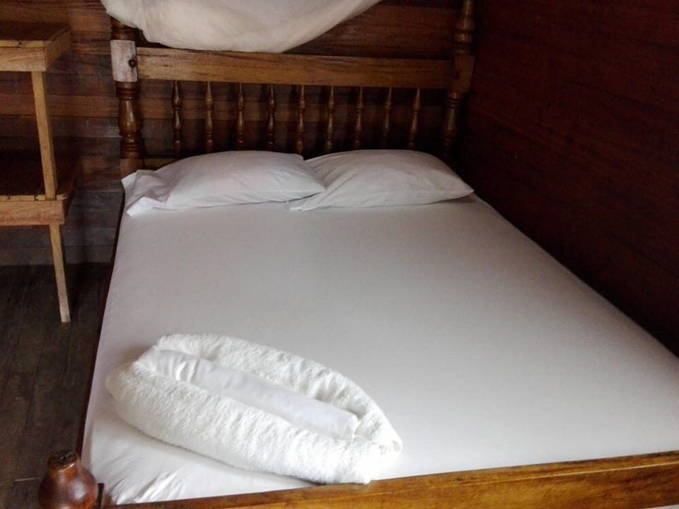 Basic Double or Twin Room, Balcony, Beach View | Free WiFi, bed sheets