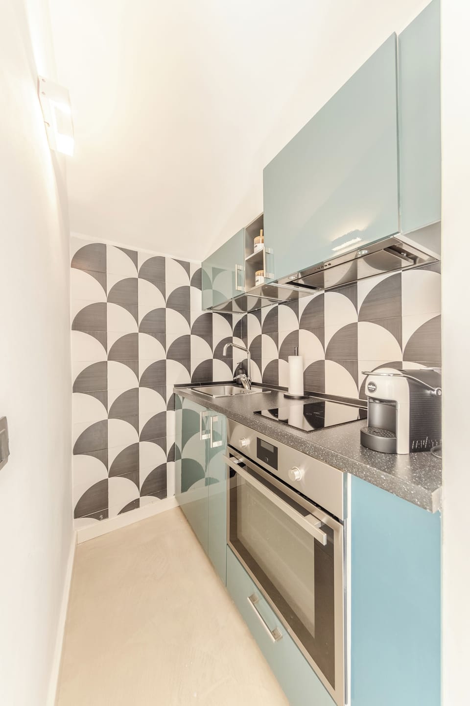 Classic Studio Suite, 1 King Bed, Kitchenette | Private kitchen | Mini-fridge, espresso maker, coffee/tea maker, electric kettle