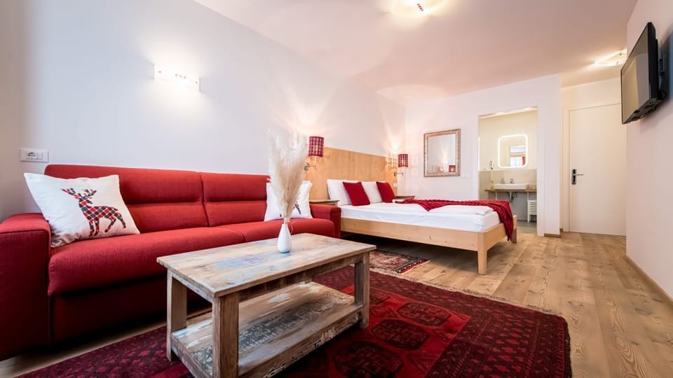 Deluxe Double Room, City View | Desk, laptop workspace, soundproofing, free cribs/infant beds