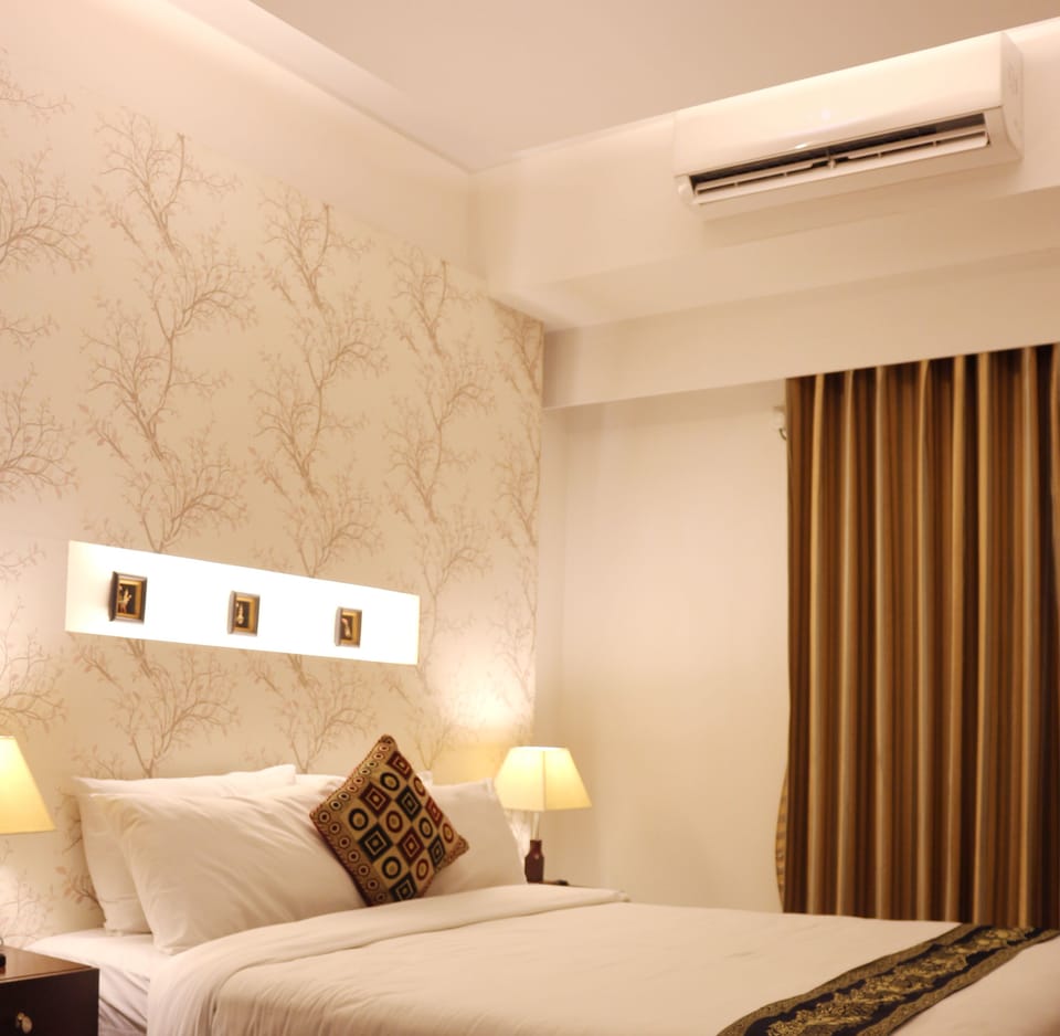 1 bedroom, premium bedding, in-room safe, desk
