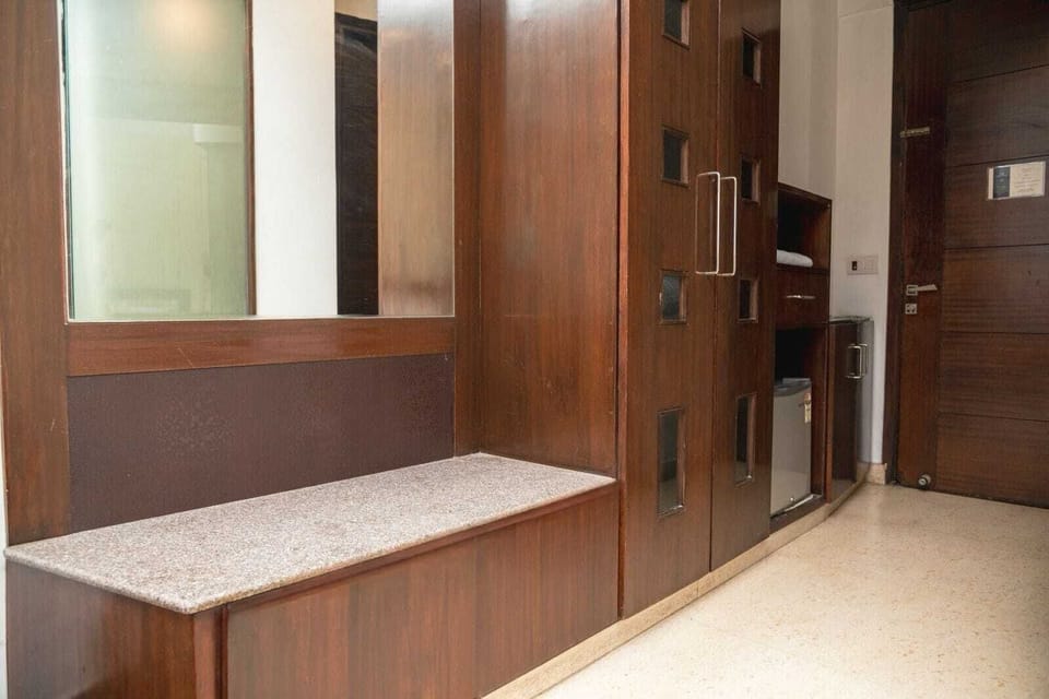 Premier Double Room, Balcony | Wardrobe