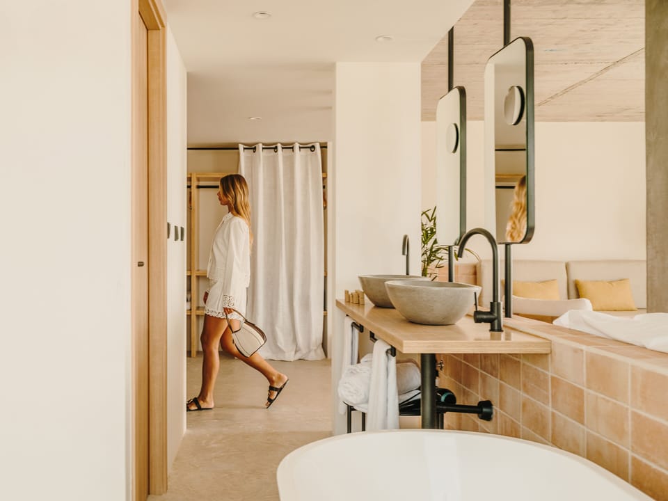 Grand Studio Suite, Terrace, Sea View | Bathroom | Free toiletries, hair dryer, bathrobes, towels