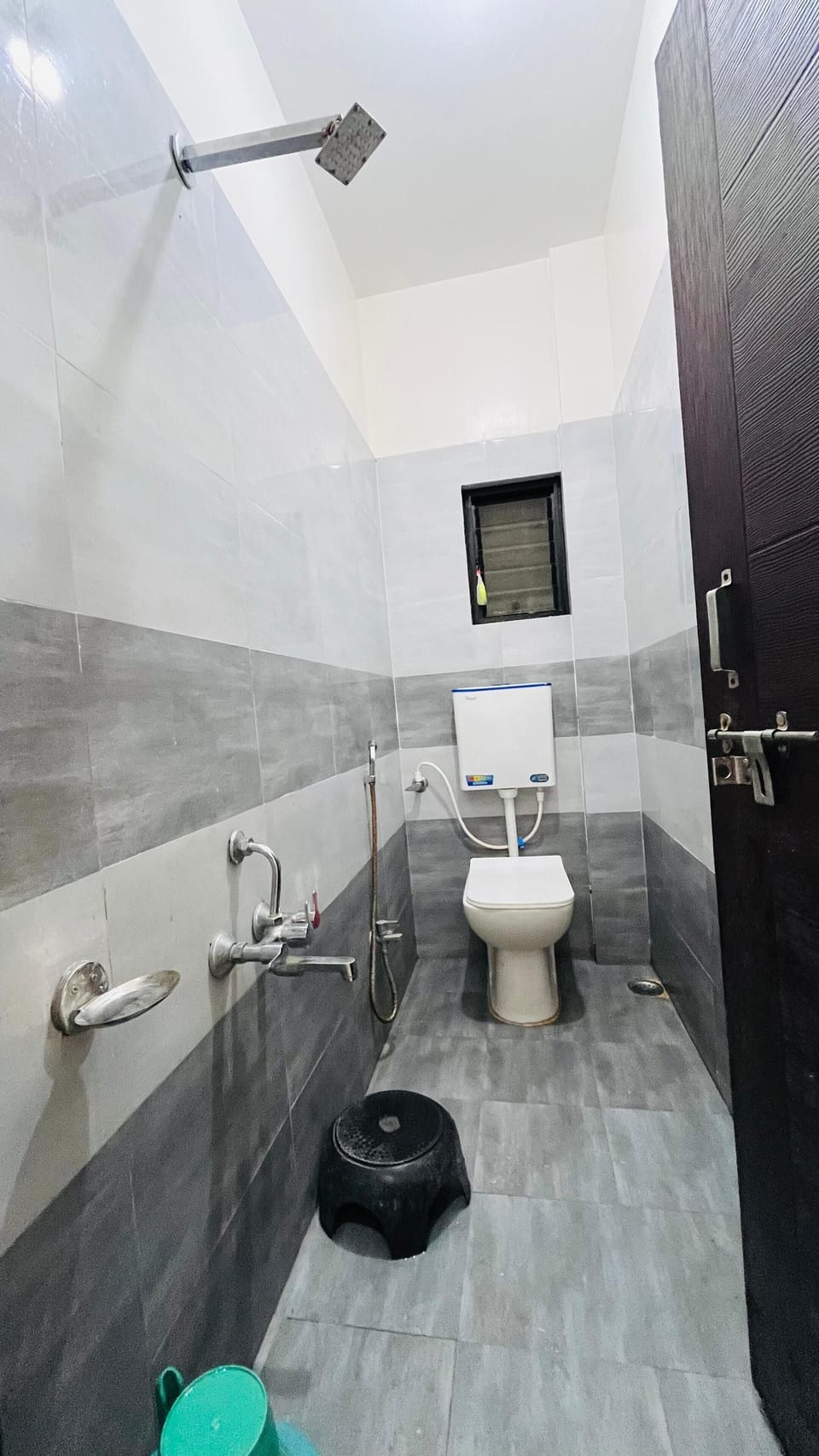 Deluxe Room | Bathroom | Shower, free toiletries, towels, soap