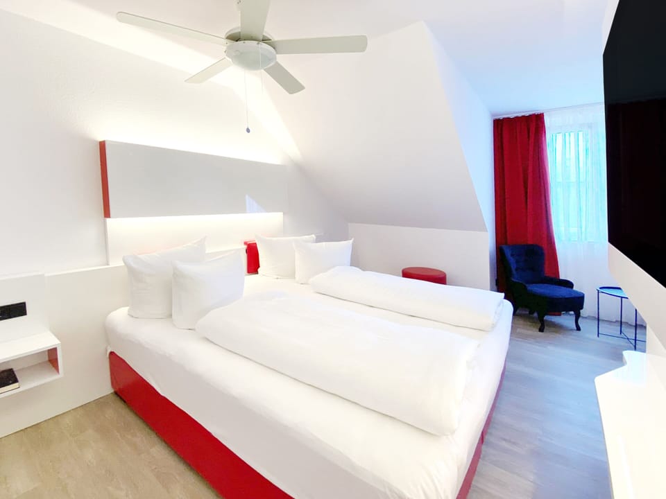Comfort Double Room | In-room safe, free WiFi, bed sheets