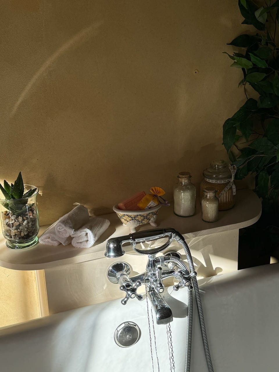 Comfort Double Room, Garden View | Bathroom | Hair dryer, towels, soap, shampoo