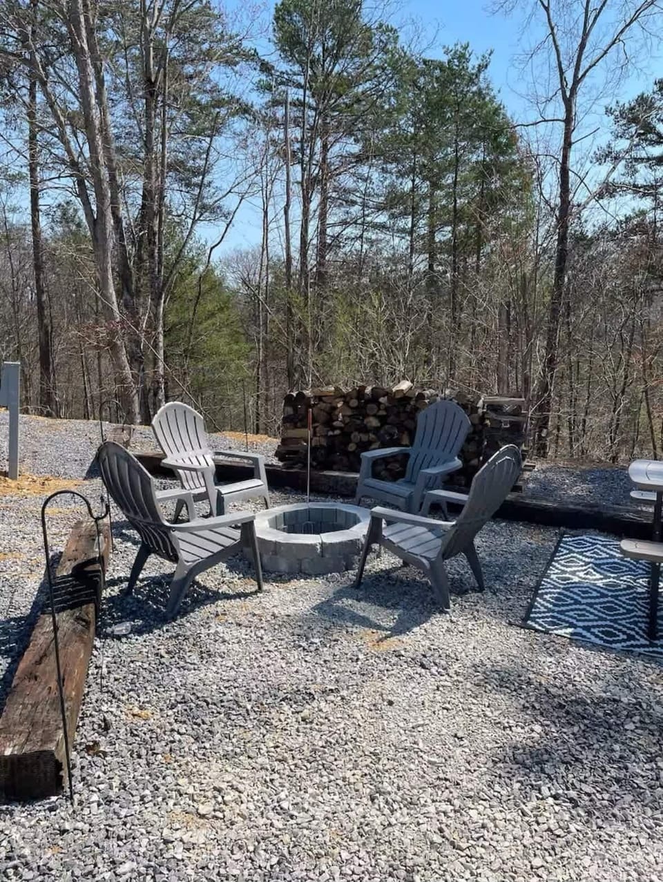 Fire Pit Area: Enjoy evenings under the stars around the fire with friends and family!