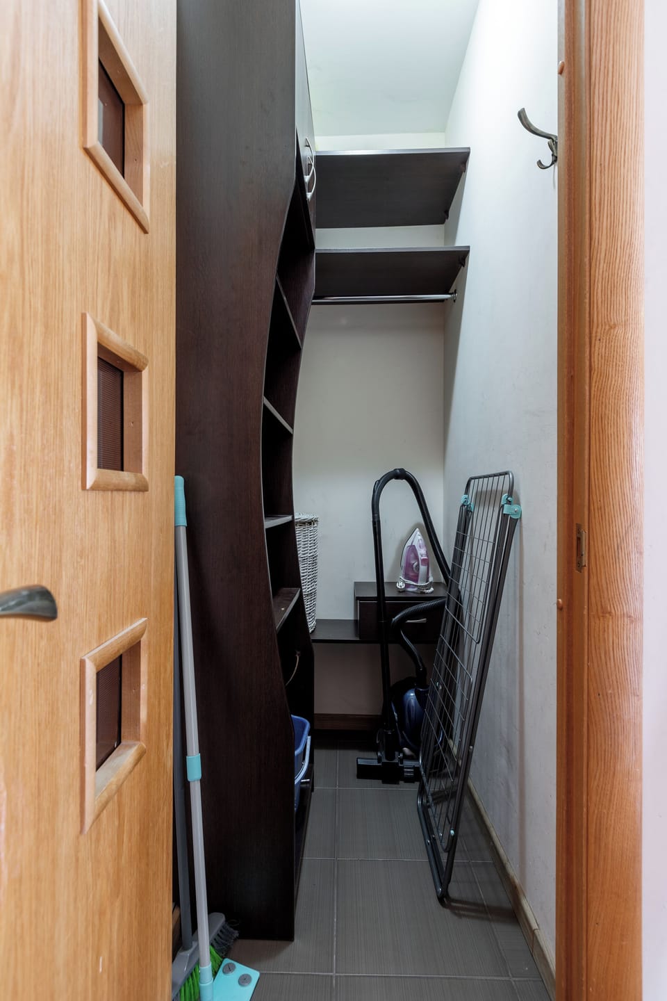 Iron/ironing board, WiFi (free)