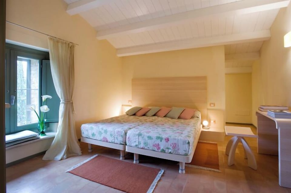 Villa | 2 bedrooms, desk, blackout drapes, free WiFi