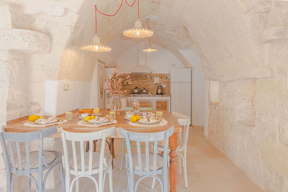 Interior Design, Ceiling, Chair, Light Fixture, Houseplant, Kitchen & Dining Room Table, Vault