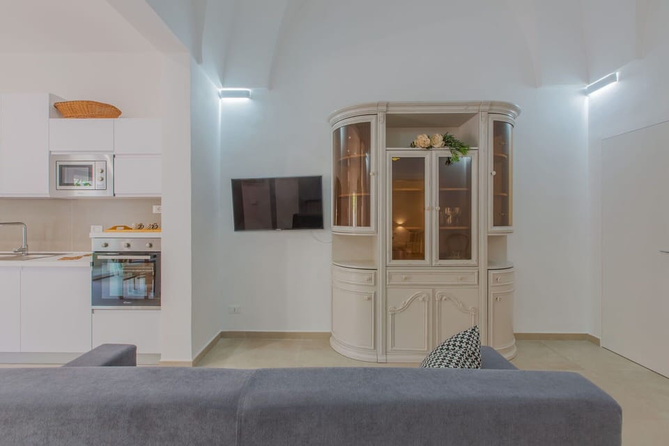 Interior Design, Furniture, Flooring, Wall, Floor, Wood, Ceiling, Room, Lighting, Apartment