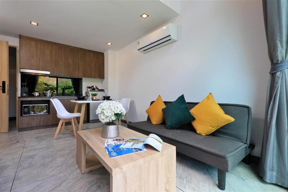 Design Loft, Balcony, Garden View | Living area