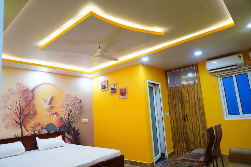 Deluxe Room, City View | Desk, laptop workspace, iron/ironing board, WiFi (free)