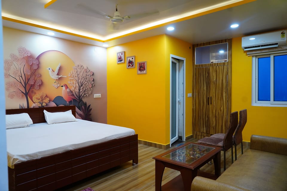 Deluxe Room, City View | Desk, laptop workspace, iron/ironing board, WiFi (free)