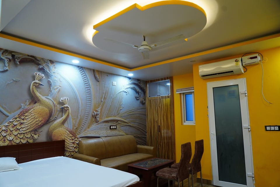 Deluxe Room, City View | Desk, laptop workspace, iron/ironing board, WiFi (free)