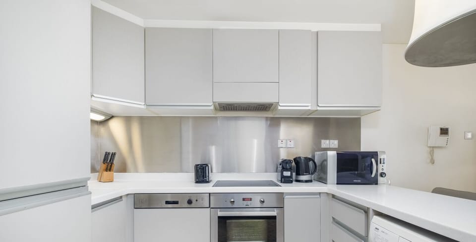 Studio, City View | Private kitchen | Toaster