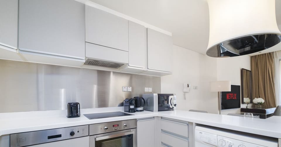 Studio, City View | Private kitchen | Toaster