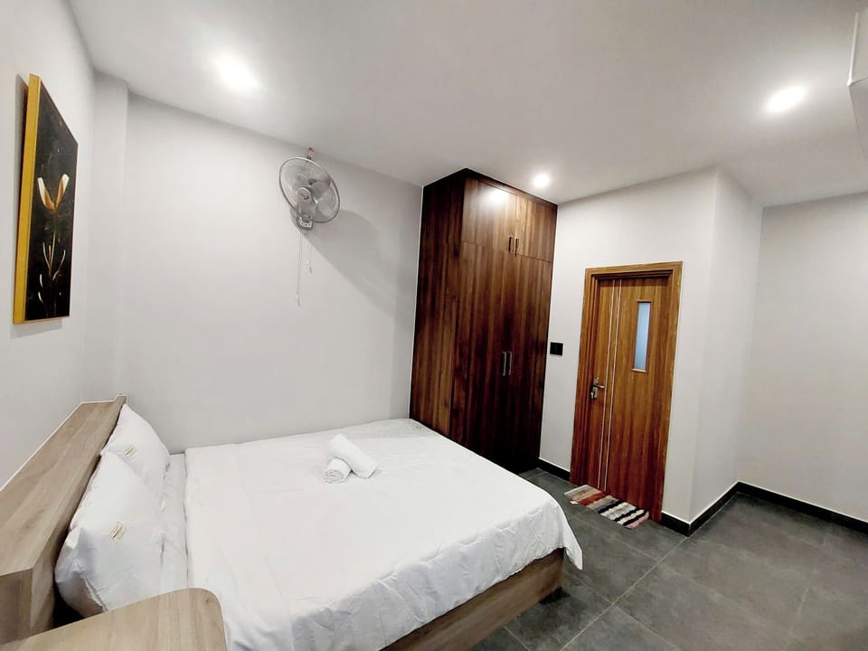 Townhome | 3 bedrooms, laptop workspace, blackout drapes, iron/ironing board