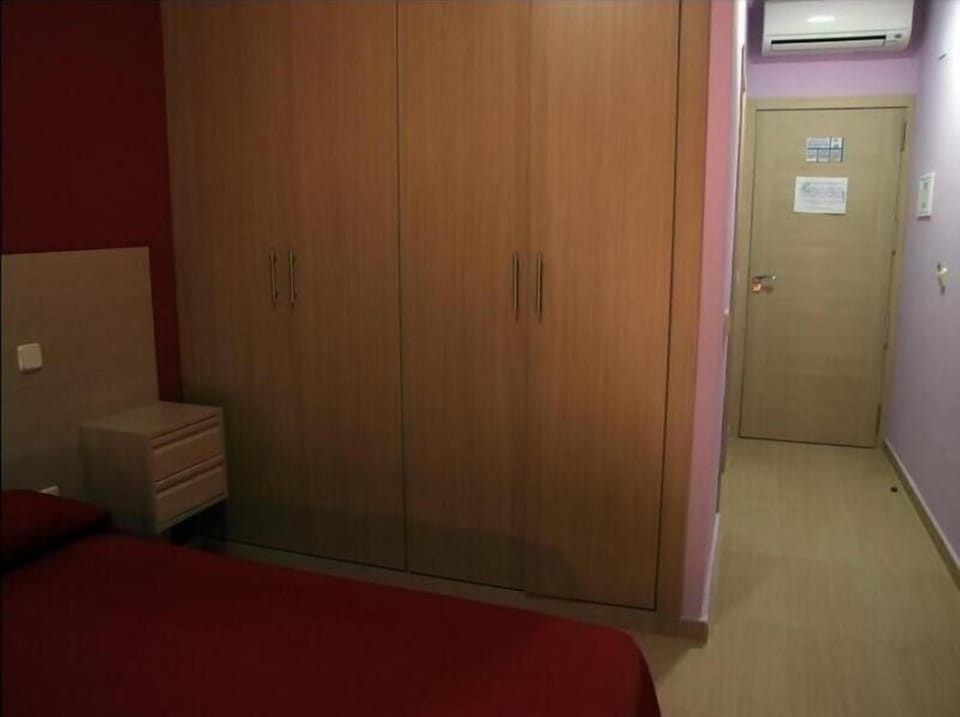In-room safe, desk, soundproofing, cribs/infant beds