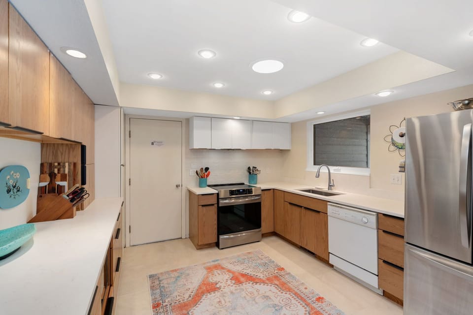 House, 2 Queen Beds, Patio, Garden View (1012 Sailor's Reef) | Private kitchen | Fridge, microwave, oven, stovetop