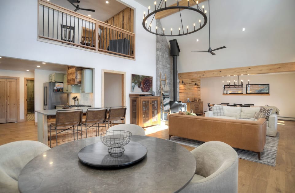 Spacious living room