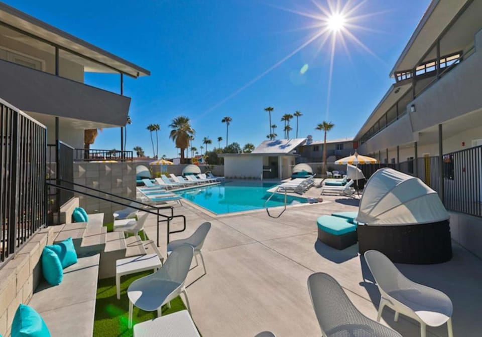 The Cole - - Outdoor Heated Pool with Sun Loungers