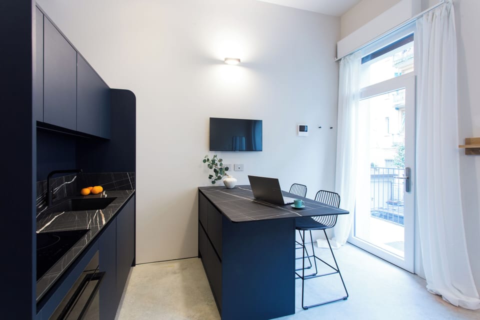 Laptop workspace, free cribs/infant beds, free WiFi, bed sheets