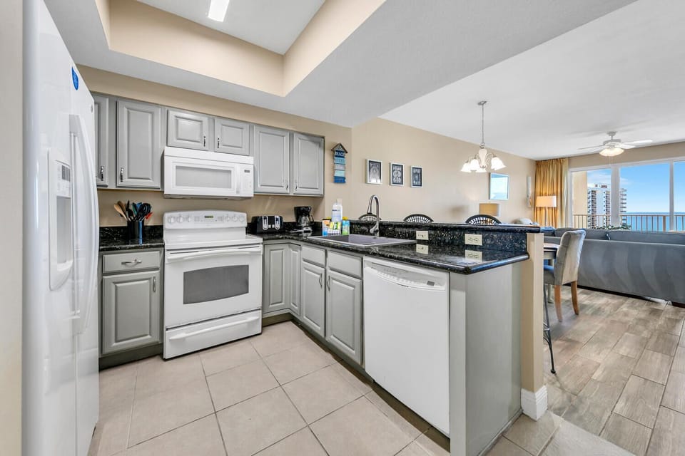 Kitchen with Breakfast Bar