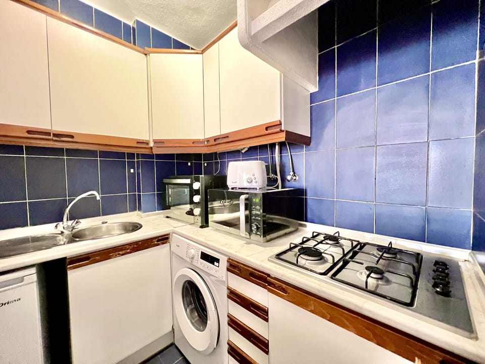 Microwave, coffee/tea maker, electric kettle, toaster