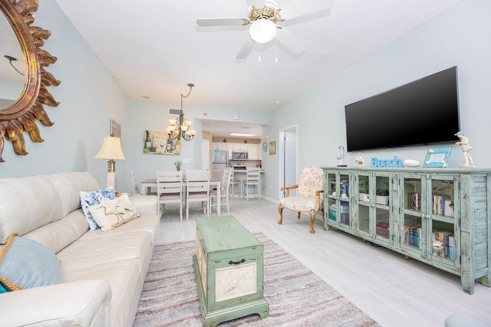 Condo, 2 Bedrooms | Living area