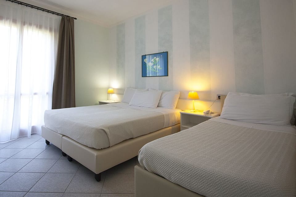 Comfort Triple Room | Desk, WiFi (free), bed sheets