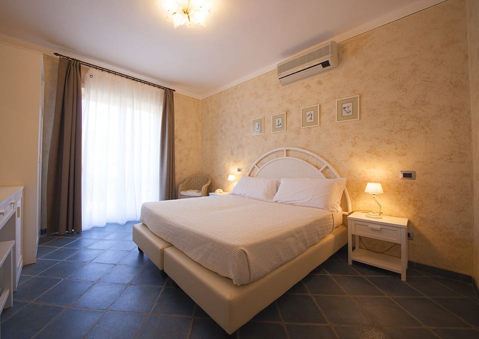 Superior Room | Desk, WiFi (free), bed sheets