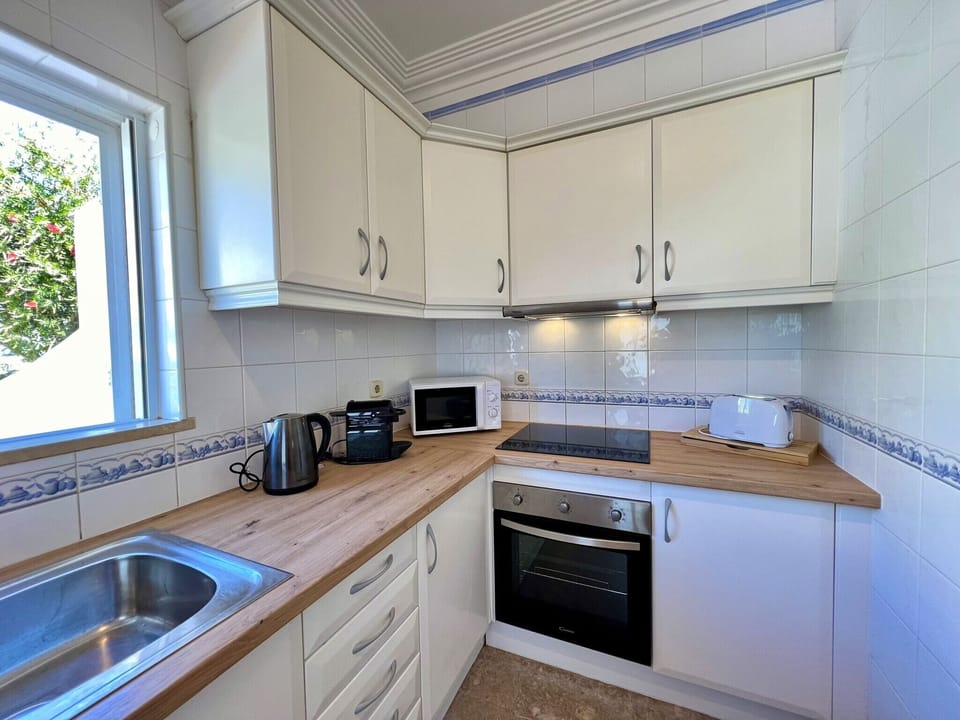 Coffee/tea maker, microwave, oven, dishwasher