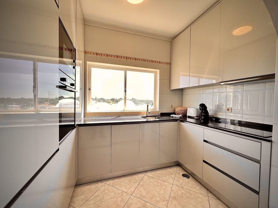 Microwave, oven, dishwasher, coffee/tea maker