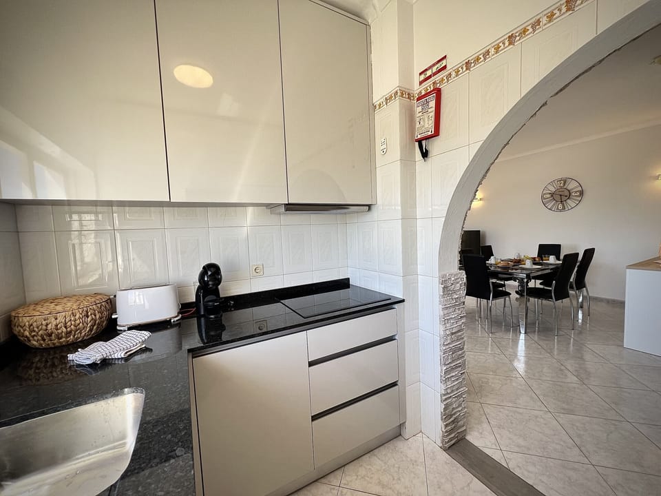 Microwave, oven, dishwasher, coffee/tea maker