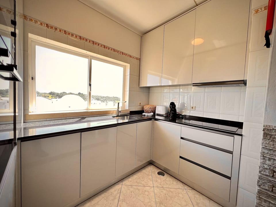 Microwave, oven, dishwasher, coffee/tea maker